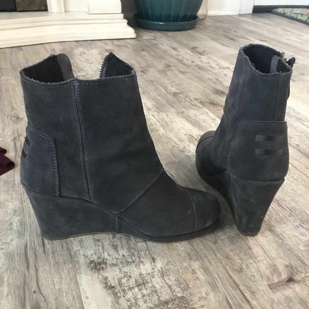 Tom’s boots